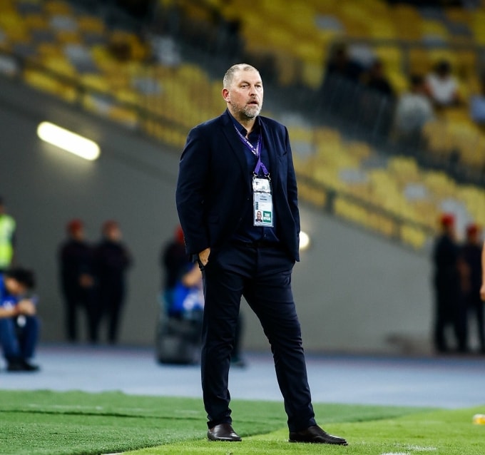 HLV Peter Cklamovski trong trận Malaysia thắng Nepal 1-0 ở lượt năm bảng F vòng loại cuối Asian Cup 2027, trên sân Bukit Jalil ở Kuala Lumpur ngày 18/11/2025. Ảnh: MalaysiaNT