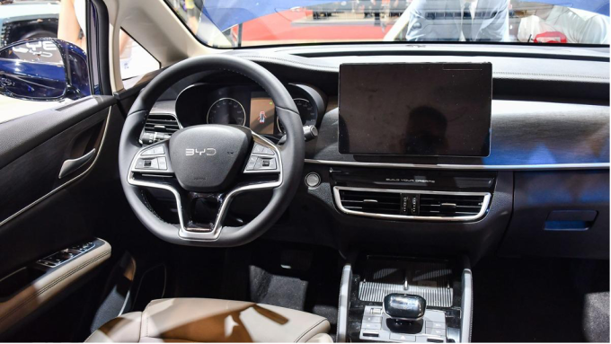 Nội thất BYD M6. Ảnh: BYD