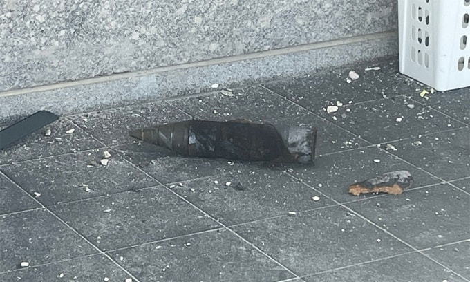 Một quả đạn con rơi xuống miền trung Israel sau vụ tập kích của Iran tháng 6/2025. Ảnh: Times of Israel