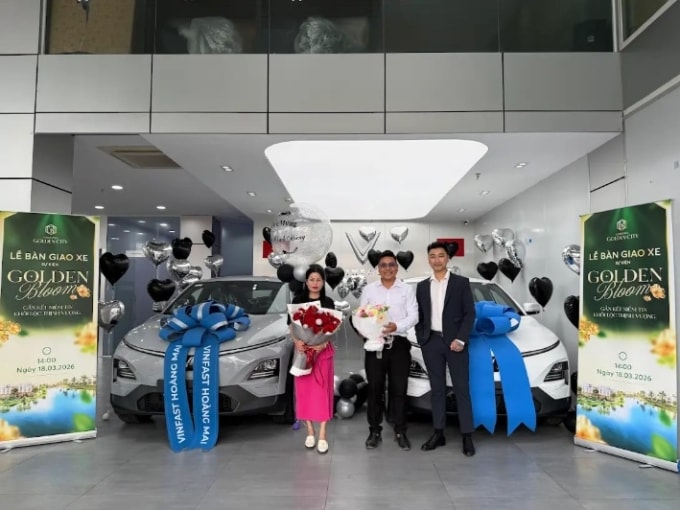 Khách hàng nhận những phần quà với tổng giá trị lên tới hàng tỷ đồng tại các sự kiện tri ân khách hàng của dự án Vinhomes Golden City. Ảnh: Vinhomes