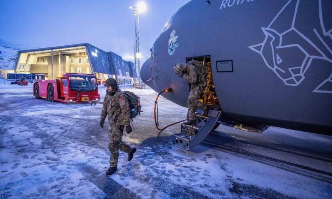 Binh sĩ Đan Mạch tới Greenland hôm 19/1. Ảnh: Bộ Tư lệnh Quốc phòng Đan Mạch