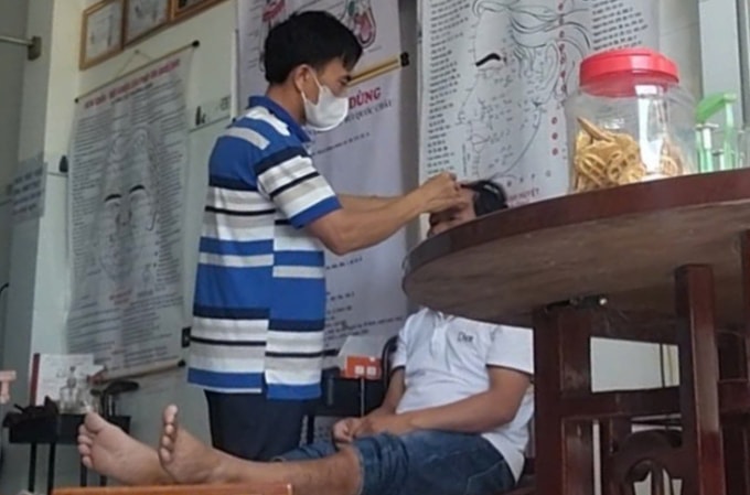 Bên trong cơ sở khám bệnh trái phép ở xã Tây Hòa. Ảnh: Huỳnh Thủy