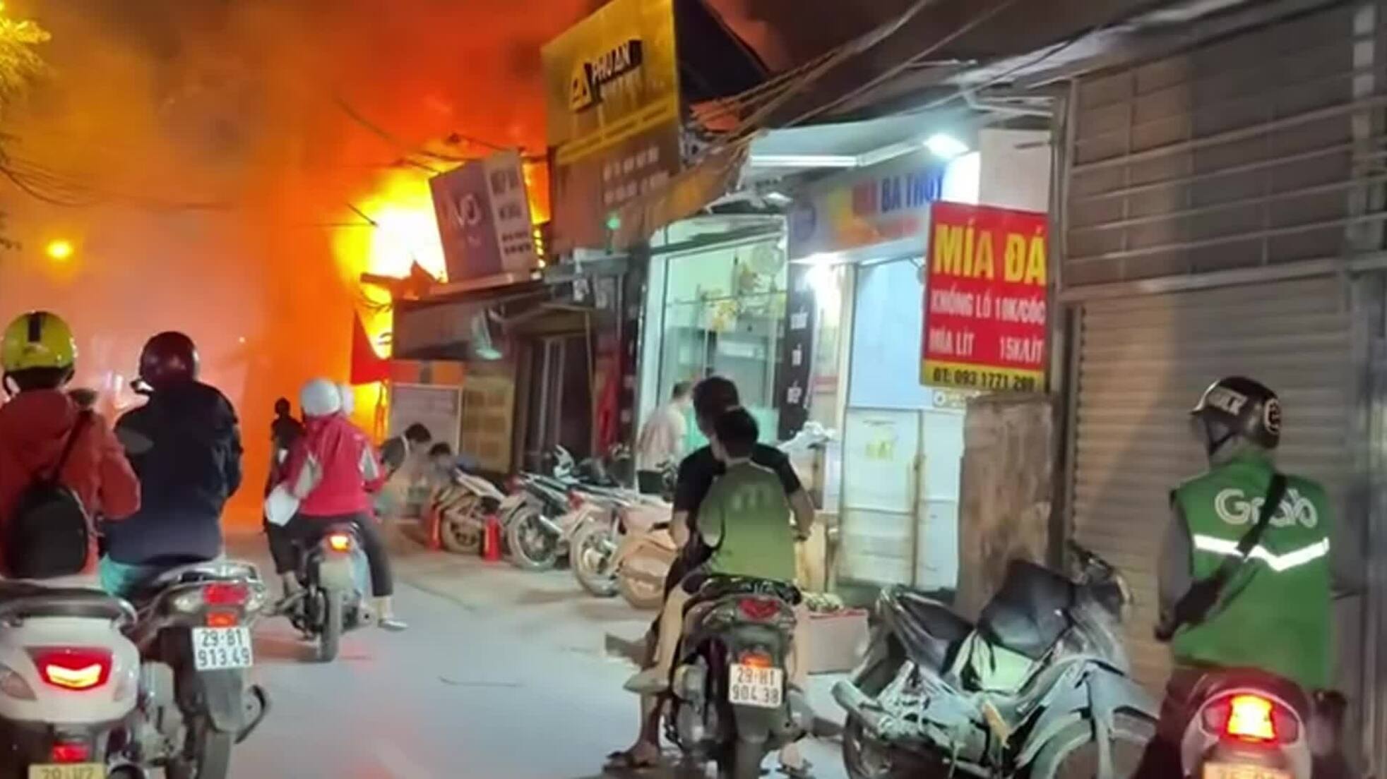 Cháy quán cafe 'hát cho nhau nghe' ở Hà Nội