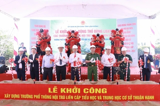 Người đứng đầu UBND tỉnh Lâm Đồng yêu cầu đẩy nhanh tiến độ các dự án trường nội trú - Ảnh 1.