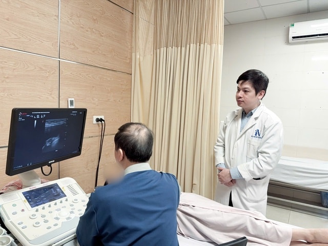 Vỡ túi ngực cả năm mà không hay biết, bác sĩ cảnh báo biến chứng âm thầm - Ảnh 2.