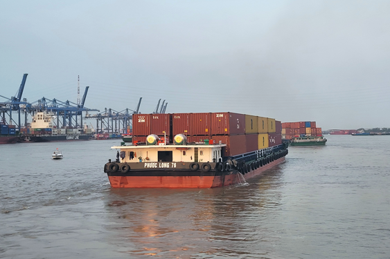 Sốt ruột với cước vận tải biển - Ảnh 1.