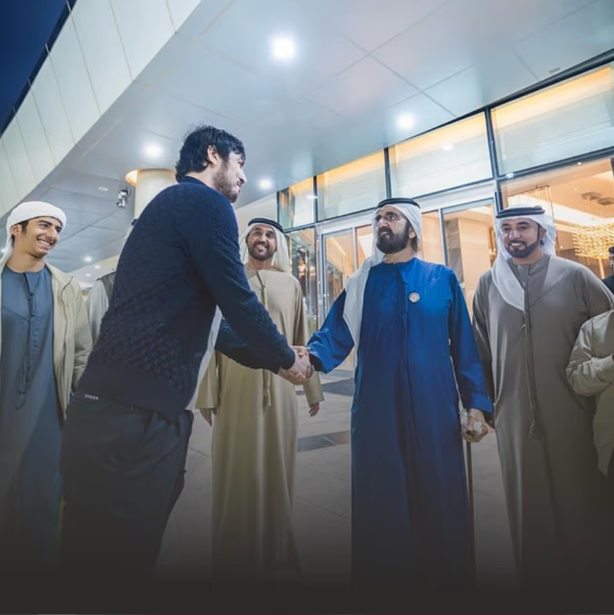 Sardar Azmoun đăng ảnh bắt tay lãnh đạo Dubai, Sheikh Mohammed bin Rashid lên Instagram.