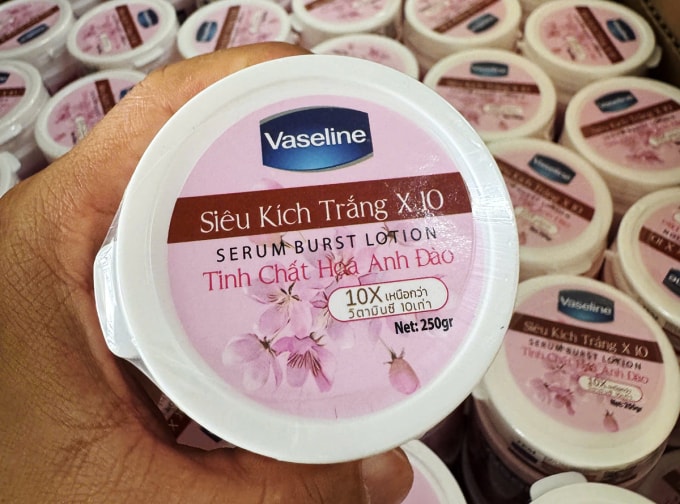 Một sản phẩm kem trộn được làm giả. Ảnh: Công an TP HCM