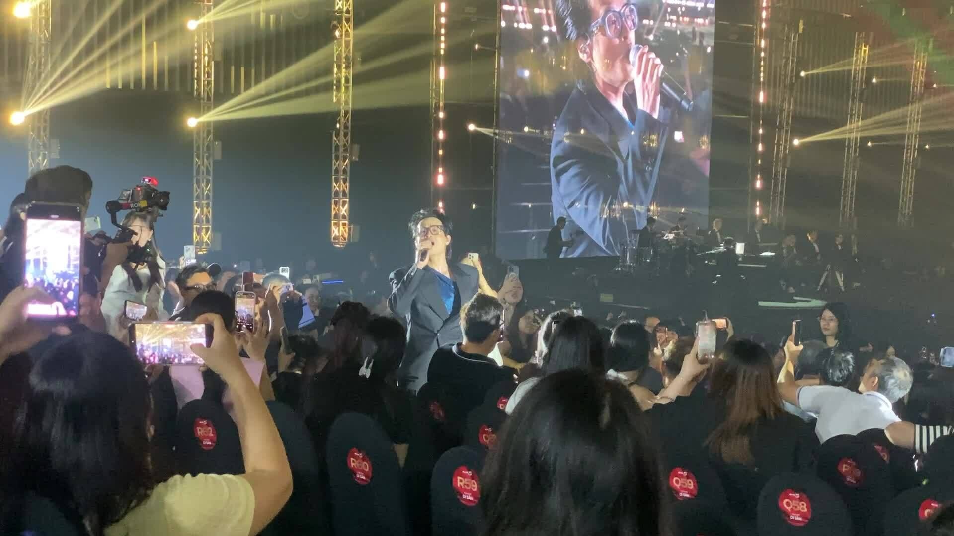 Hà Anh Tuấn hát 'Mong ước kỷ niệm xưa'