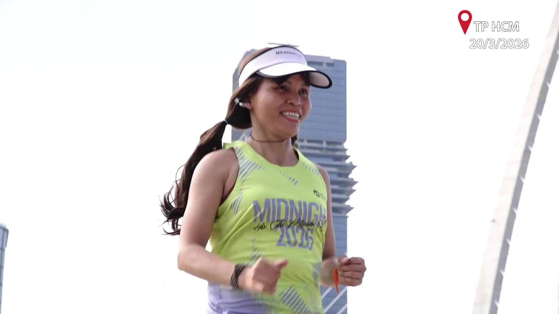 Đang điều trị ung thư, nữ runner vẫn chạy 42km VM Ho Chi Minh City Midnight