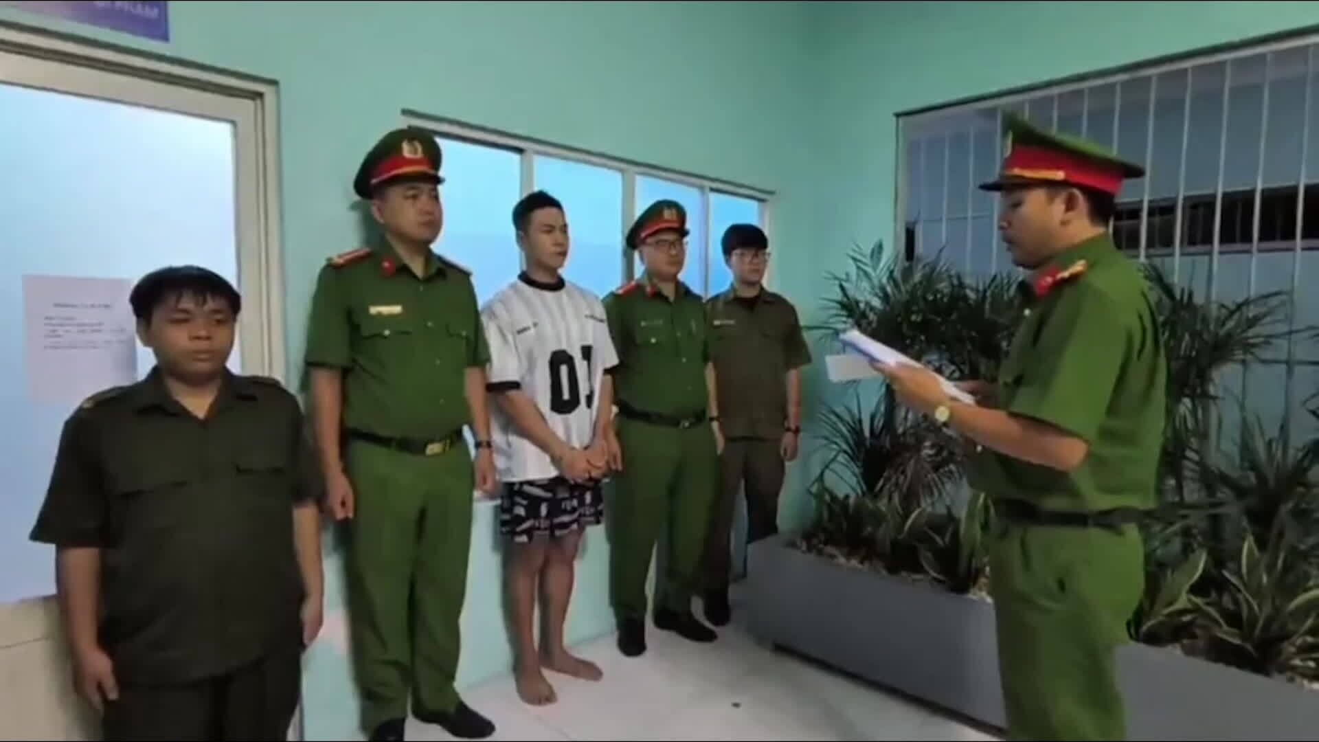 Người đánh tới tấp nữ shipper ở TP HCM bị bắt