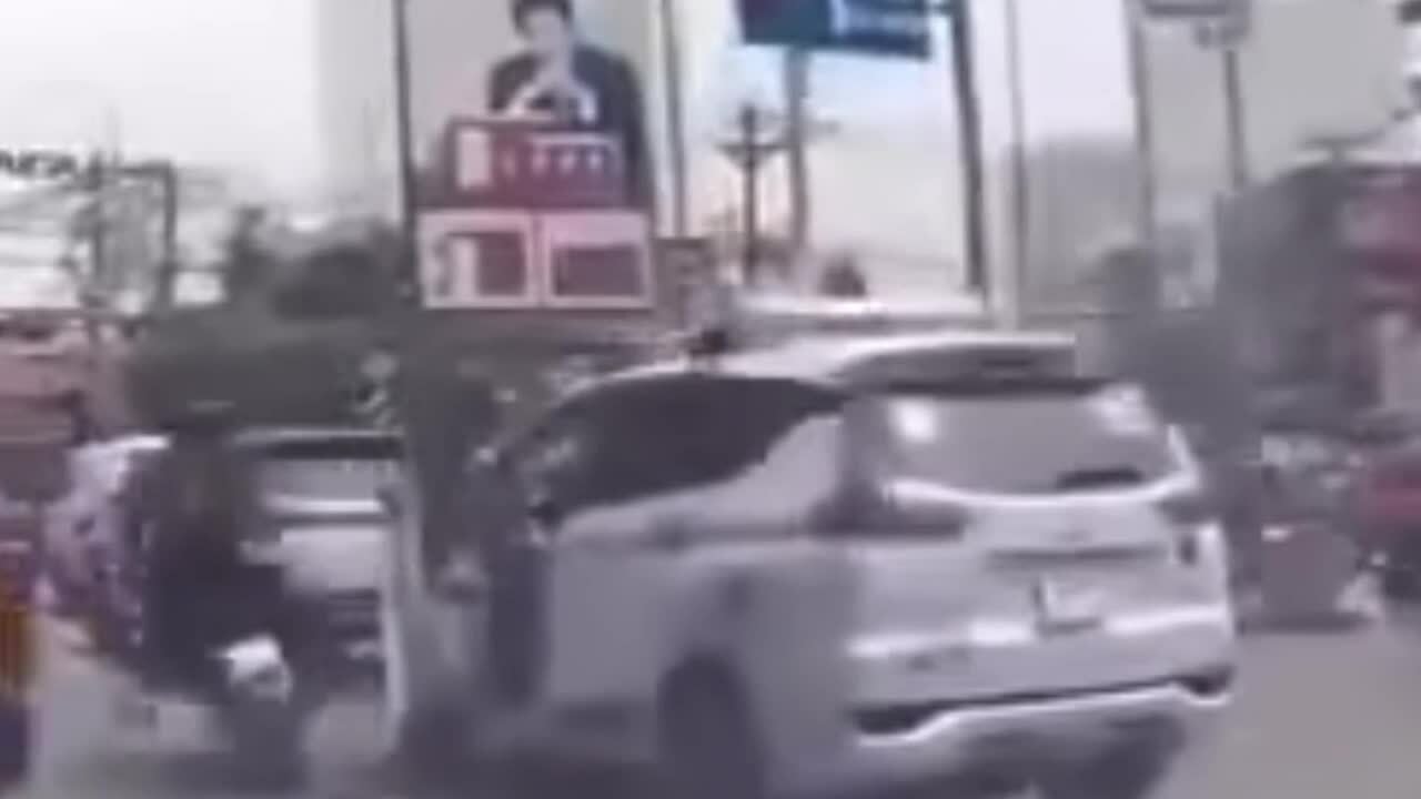 Tài xế mở cửa xe gây tai nạn bị phạt 5 triệu đồng