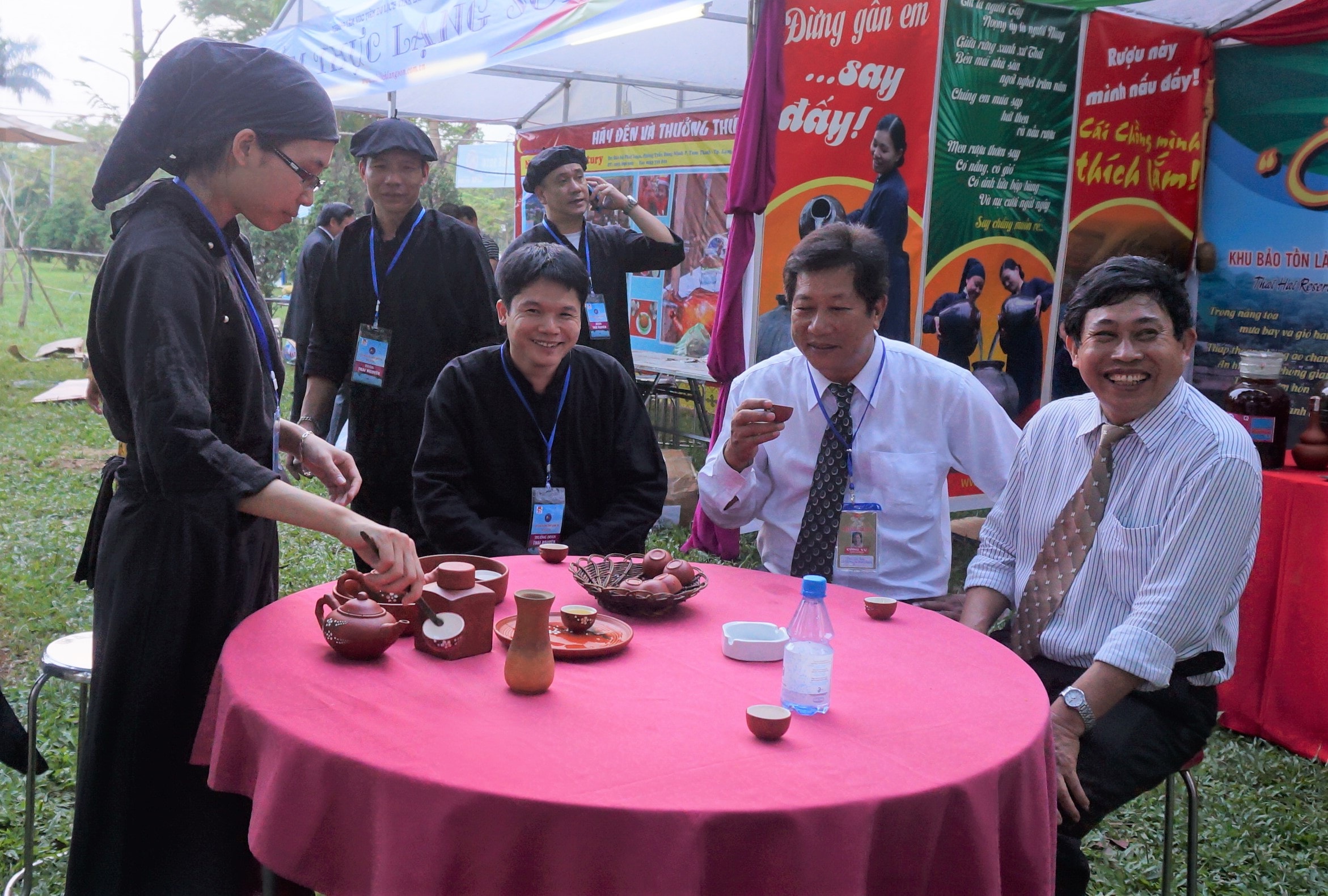 Về Huế thương thưởng thức trà cung đình - Ảnh 4.