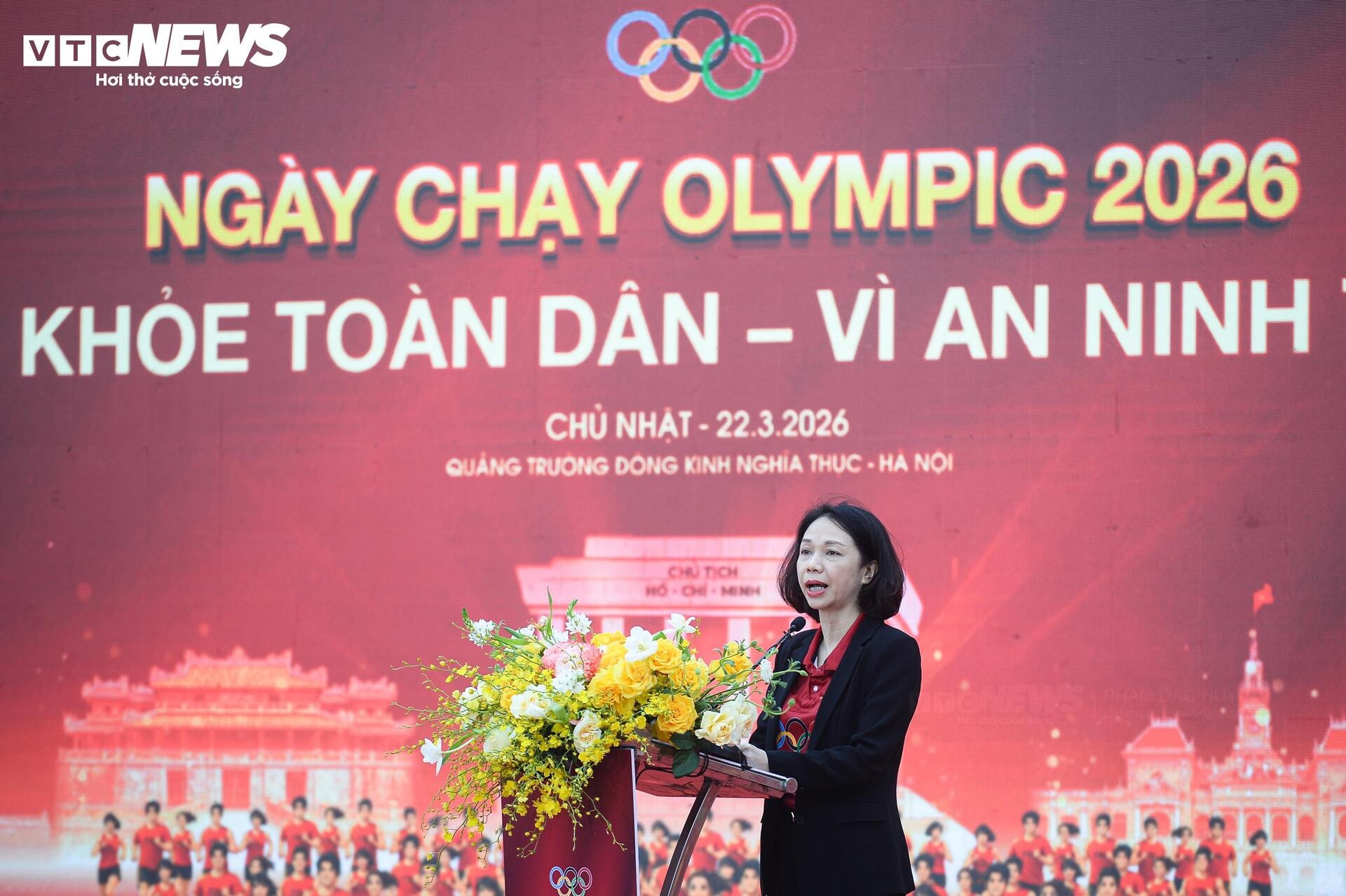 Biển người phủ kín bờ hồ Hoàn Kiếm hưởng ứng Ngày chạy Olympic 2026 - 5
