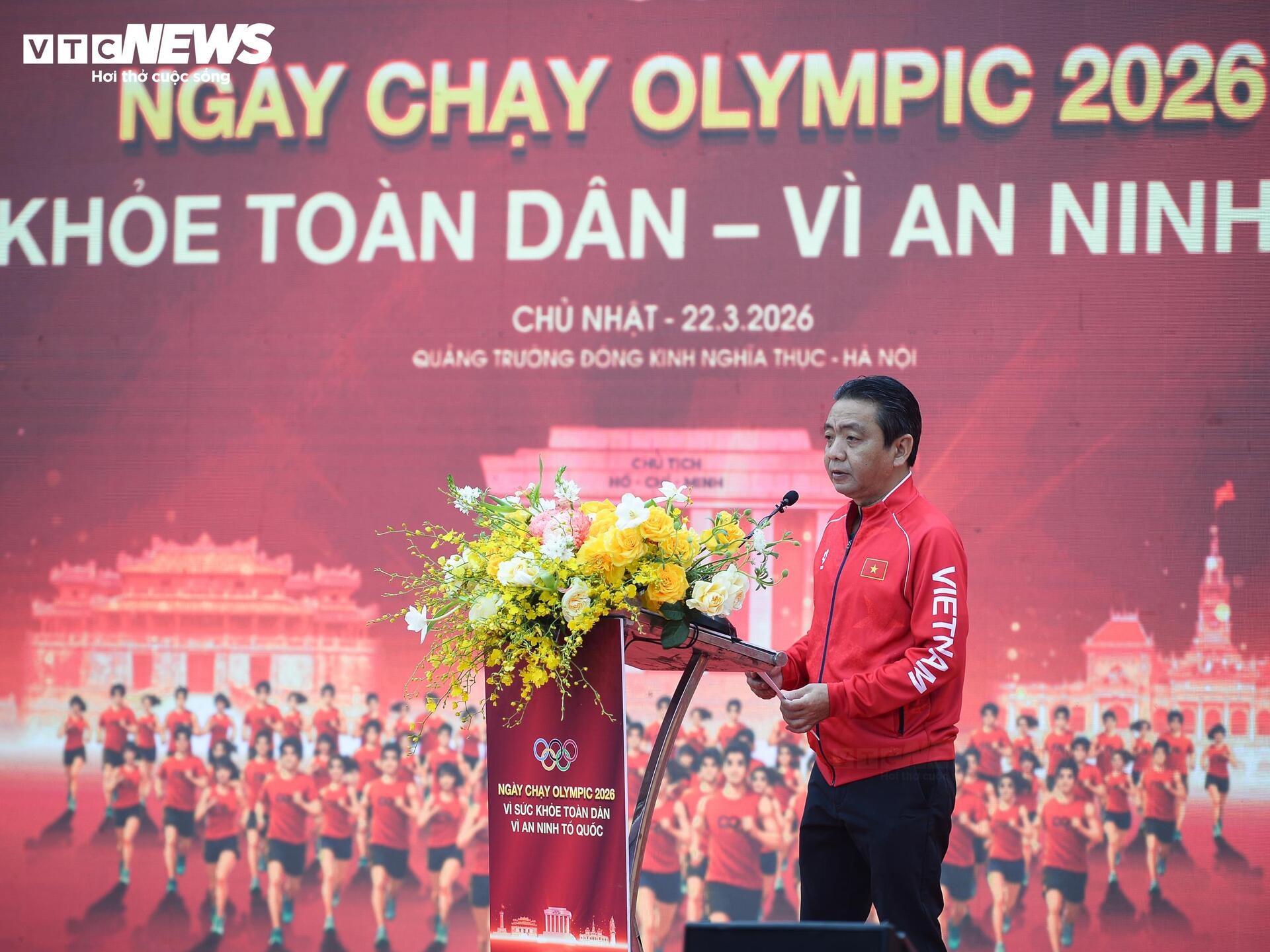 Biển người phủ kín bờ hồ Hoàn Kiếm hưởng ứng Ngày chạy Olympic 2026 - 6