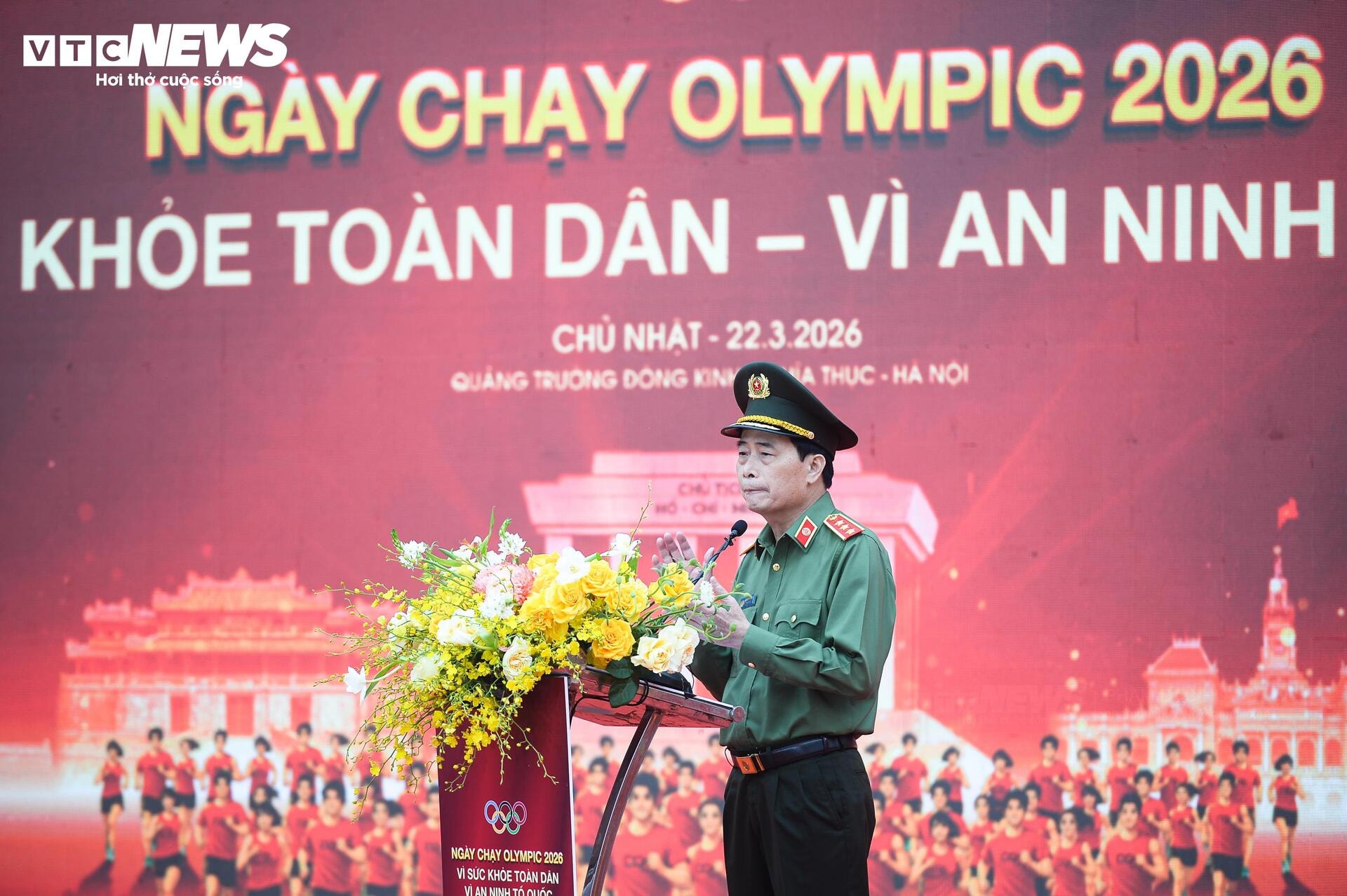 Biển người phủ kín bờ hồ Hoàn Kiếm hưởng ứng Ngày chạy Olympic 2026 - 4