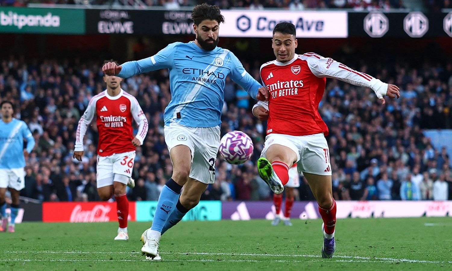 Arsenal đấu với Man City ở chung kết Cúp Liên đoàn Anh. (Ảnh: Reuters)