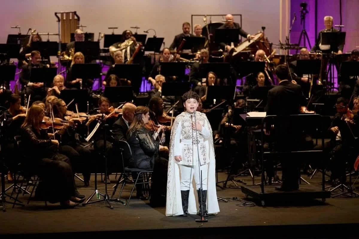 Dương Đức Hải biểu diễn cùng dàn nhạc giao hưởng Mỹ.