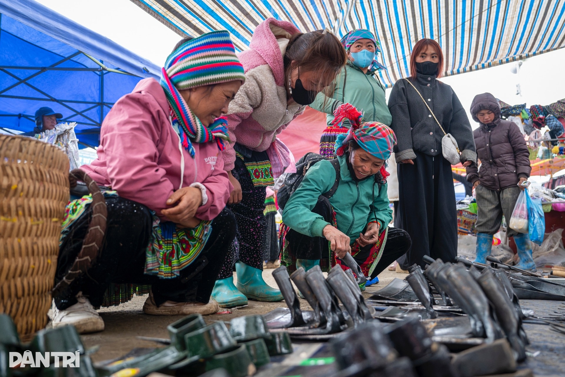 Chợ phiên ở độ cao 2.000m nhộn nhịp tiếng gà, tiếng lợn giữa núi rừng - 8