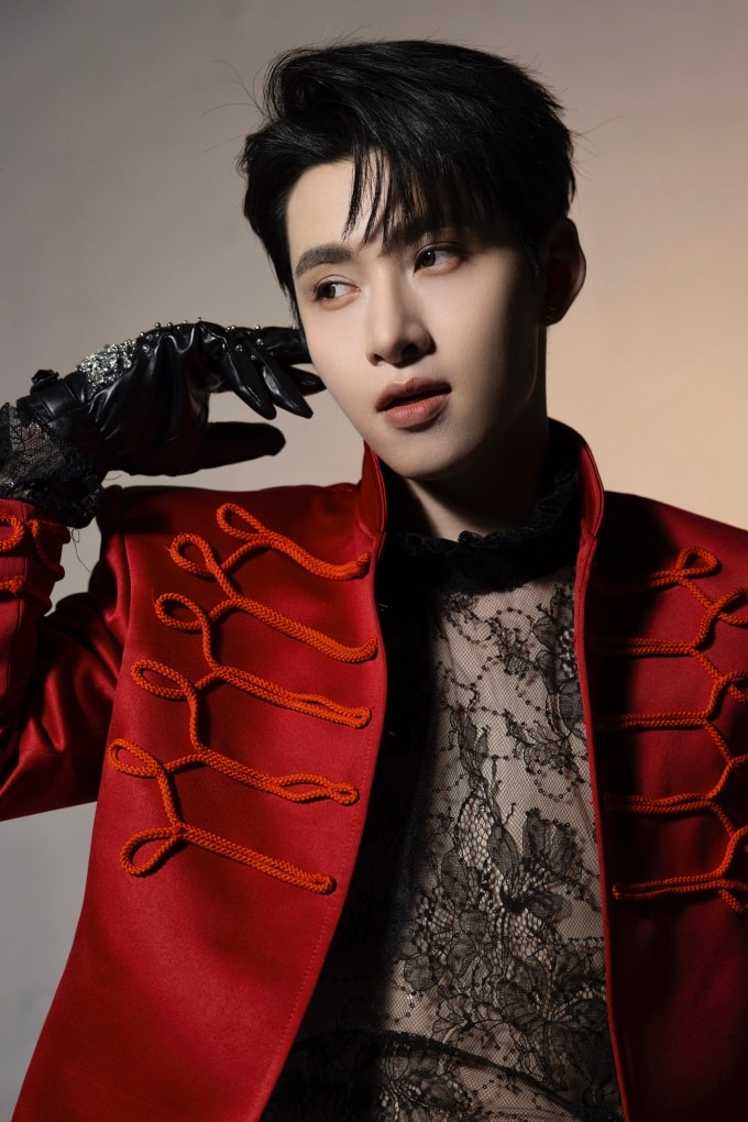 Hùng Huỳnh trong MV mới.