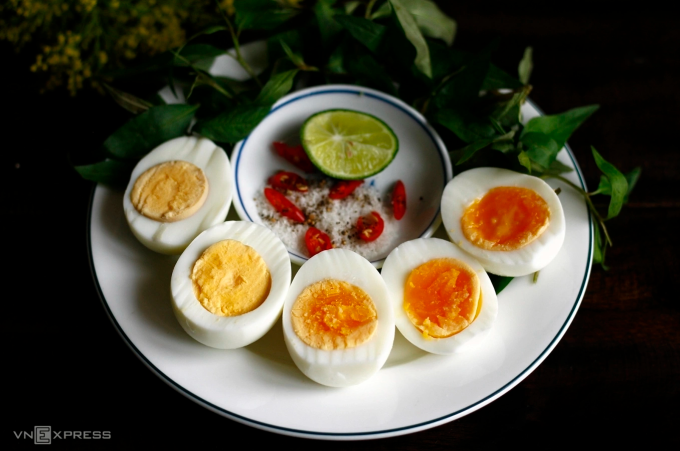 Trứng là món ăn nhẹ lý tưởng giúp ngăn hiện tượng đột biến đường huyết. Ảnh: Bùi Thủy