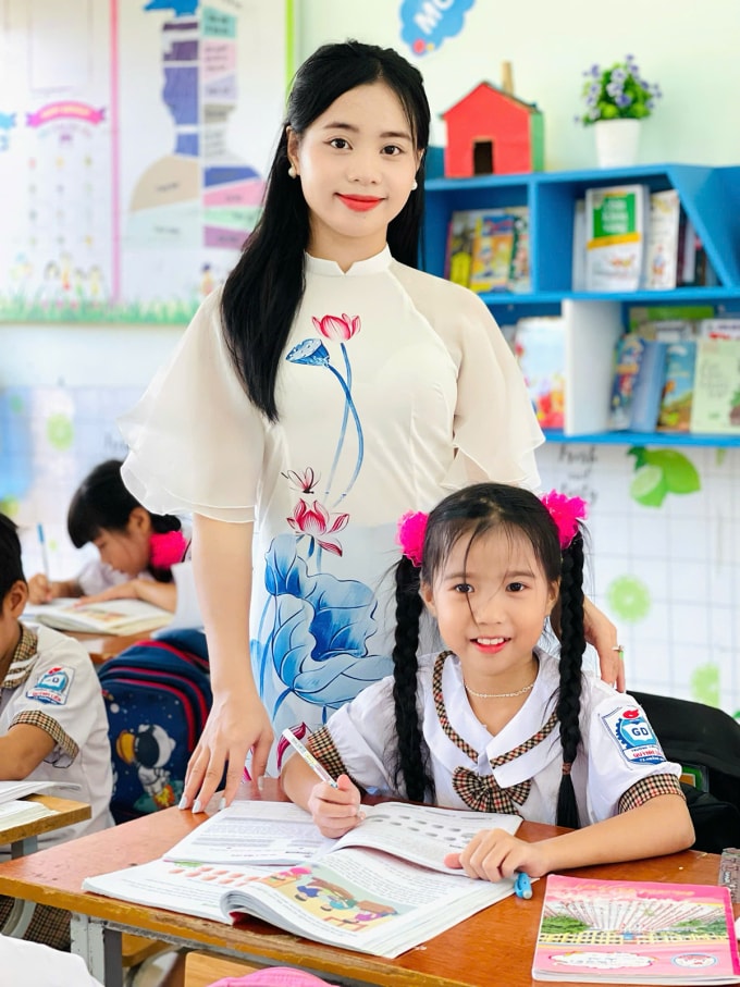 Nữ giáo viên chia sẻ, trên cương vị đại biểu Quốc hội sẽ lắng nghe mọi tiếng nói của cử tri, đặc biệt là luôn quan tâm, hướng tới phát triển giáo dục ở vùng cao. Ảnh: Nhân vật cung cấp