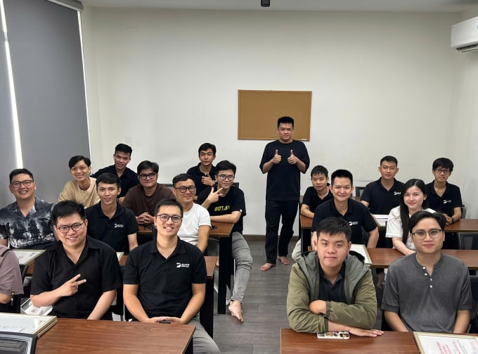 Đội ngũ biên soạn DOL THPT. Ảnh: DOL