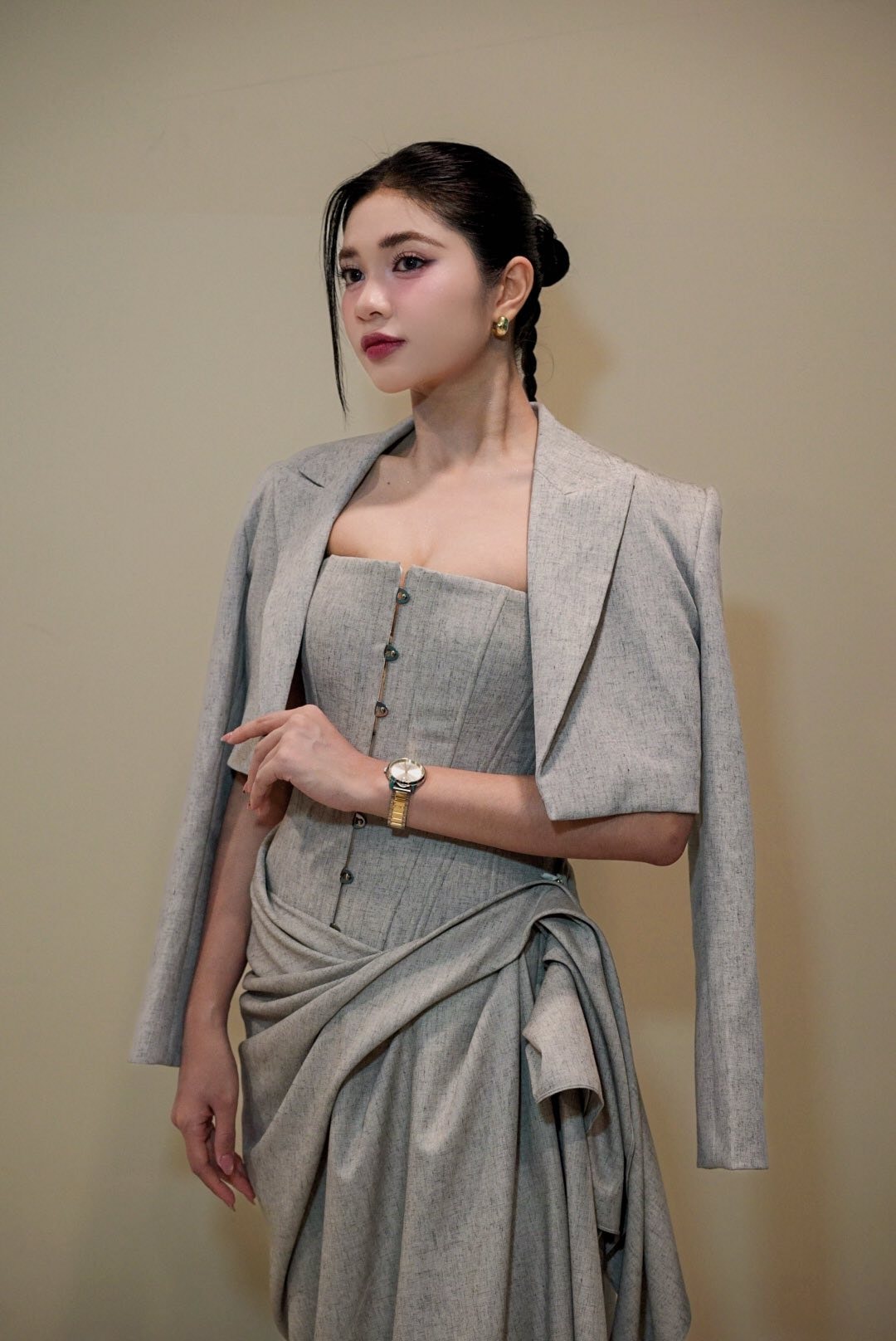 Á hậu Minh Kiên khoe giọng hát