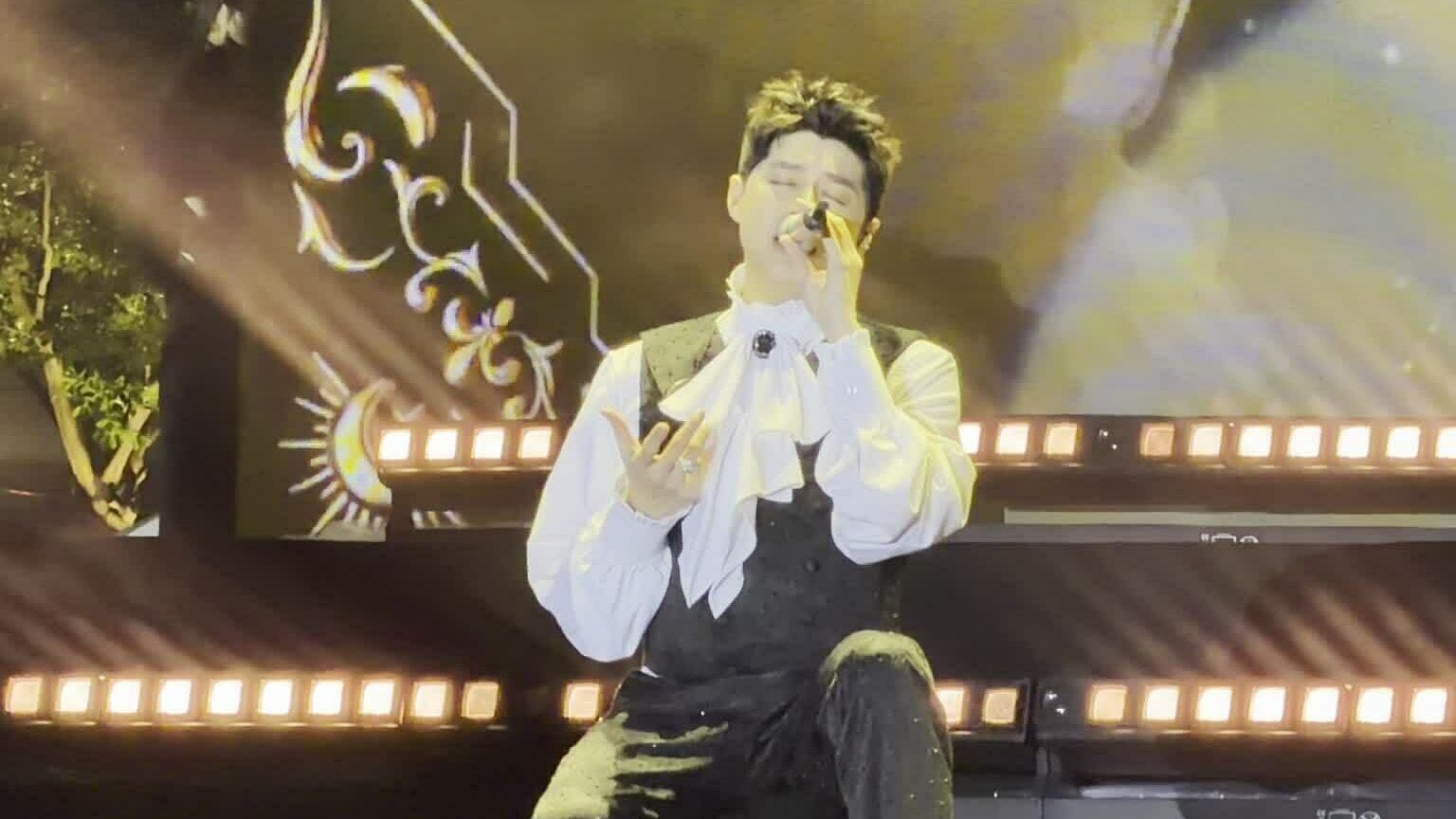 Noo Phước Thịnh hát 'Xin đừng lặng im'