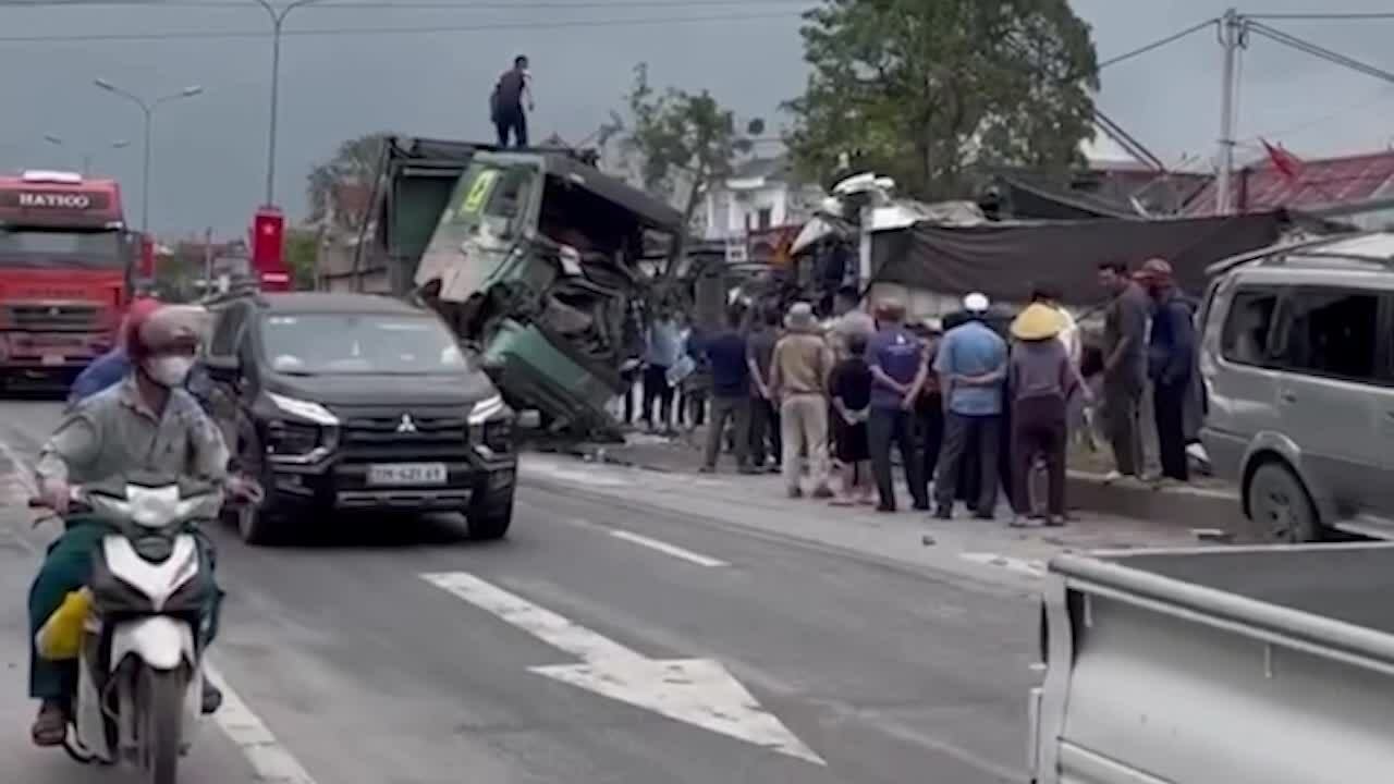 Tông xe liên hoàn, một người chết