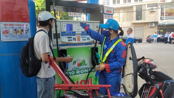 Thay thế xăng khoáng bằng xăng E10 có giúp giảm giá nhiên liệu năm 2026 - Ảnh 1. Thay thế xăng khoáng bằng xăng E10 có giúp giảm giá nhiên liệu năm 2026 - Ảnh 1.