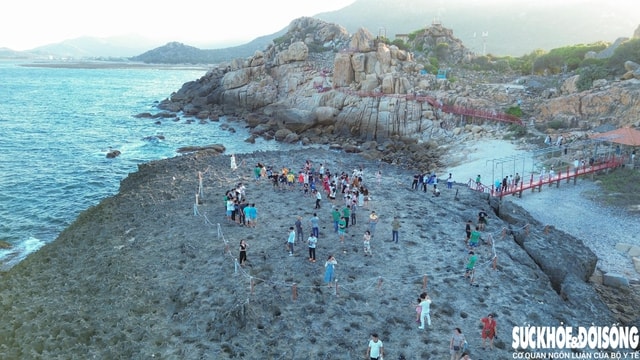 Đắm mình trong vẻ đẹp của Hang Rái- Ảnh 1.