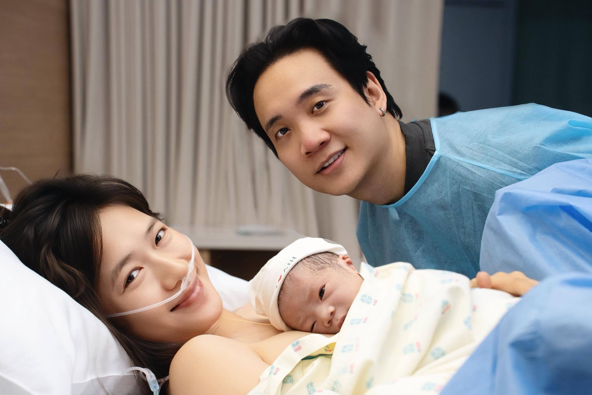 JustaTee đăng ảnh bên vợ con gây xôn xao.