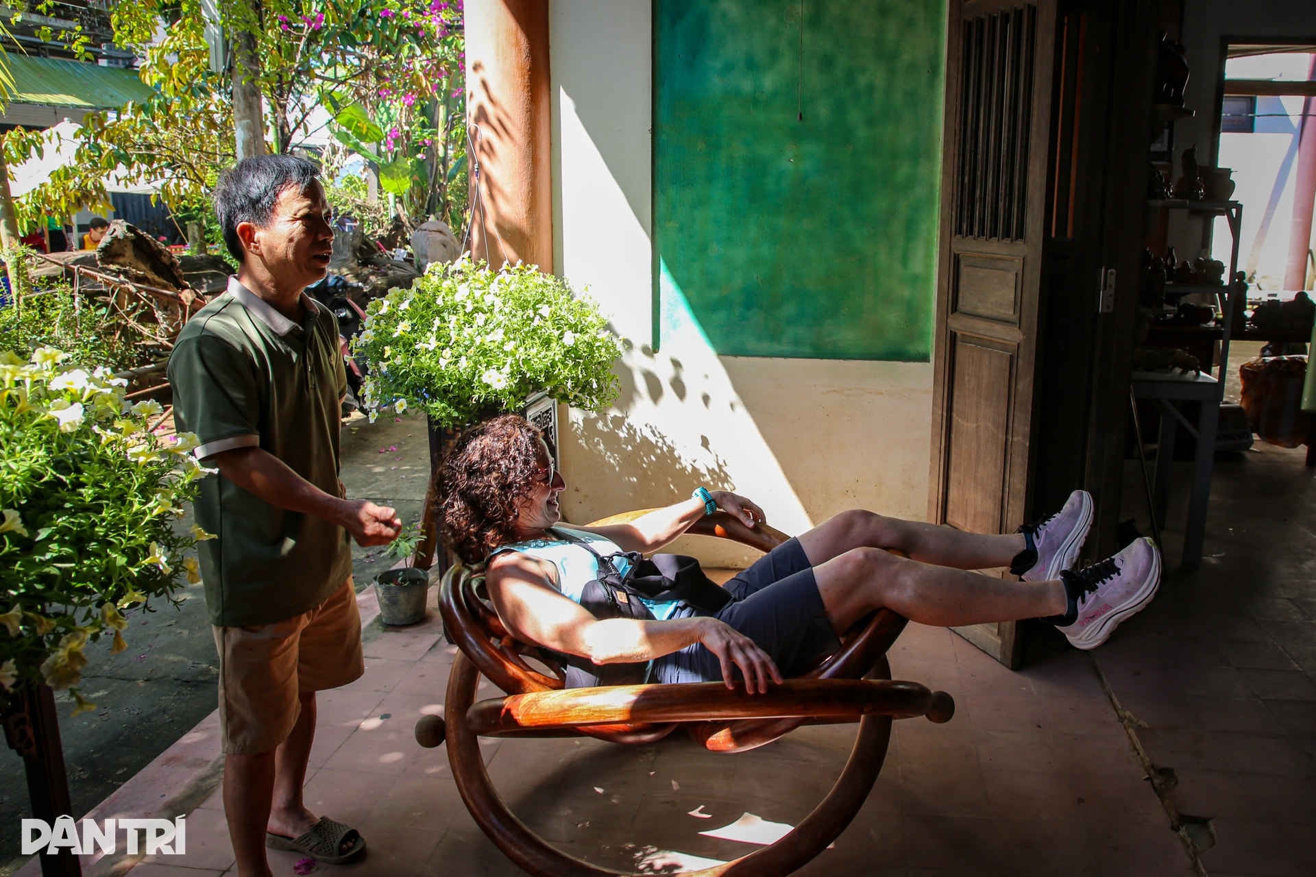 Quả bầu gỗ khắc hơn 1.000 con rồng được trả 3 tỷ đồng chủ vẫn không bán - 10 Quả bầu gỗ khắc hơn 1.000 con rồng được trả 3 tỷ đồng chủ vẫn không bán - 10