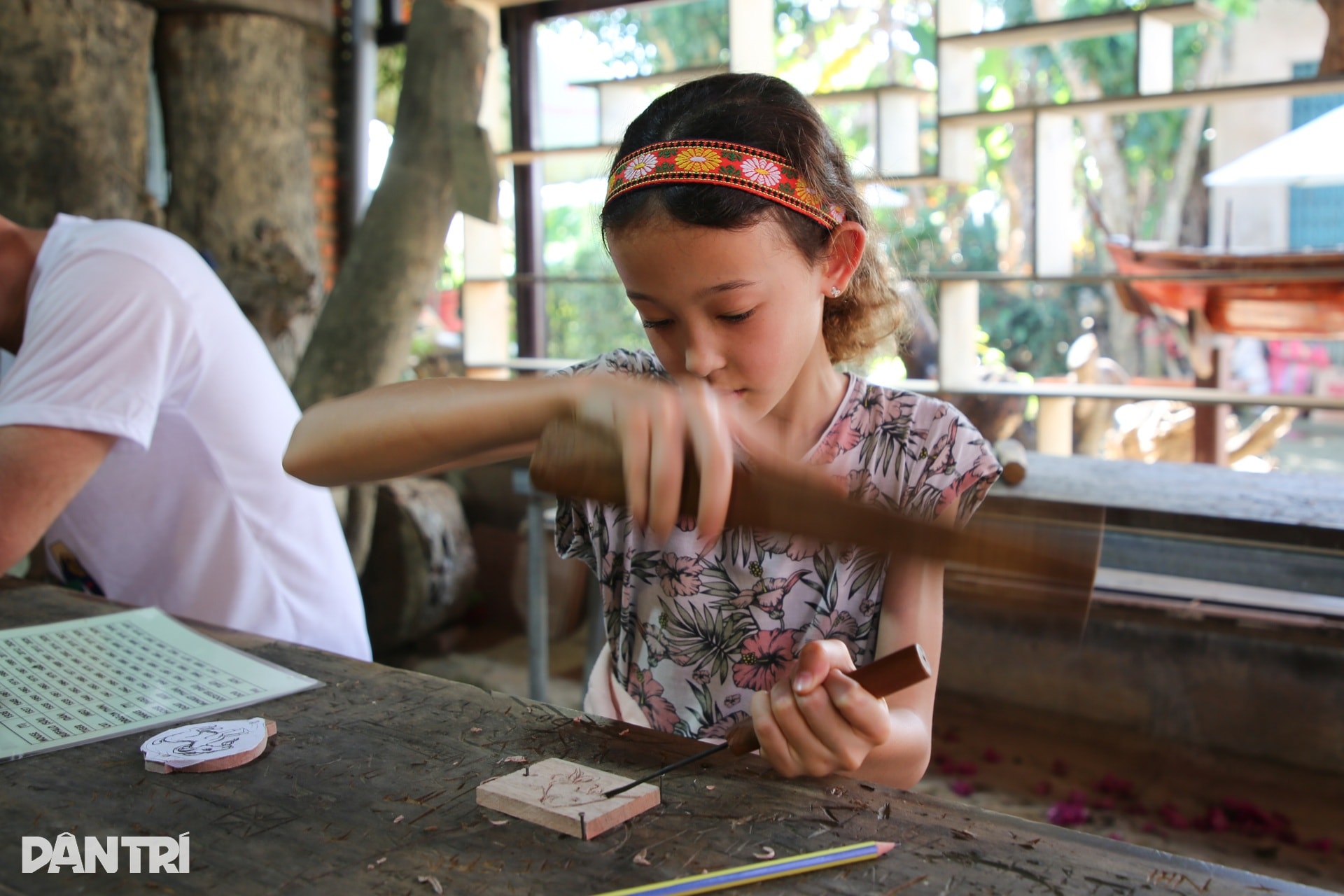 Quả bầu gỗ khắc hơn 1.000 con rồng được trả 3 tỷ đồng chủ vẫn không bán - 7 Quả bầu gỗ khắc hơn 1.000 con rồng được trả 3 tỷ đồng chủ vẫn không bán - 7