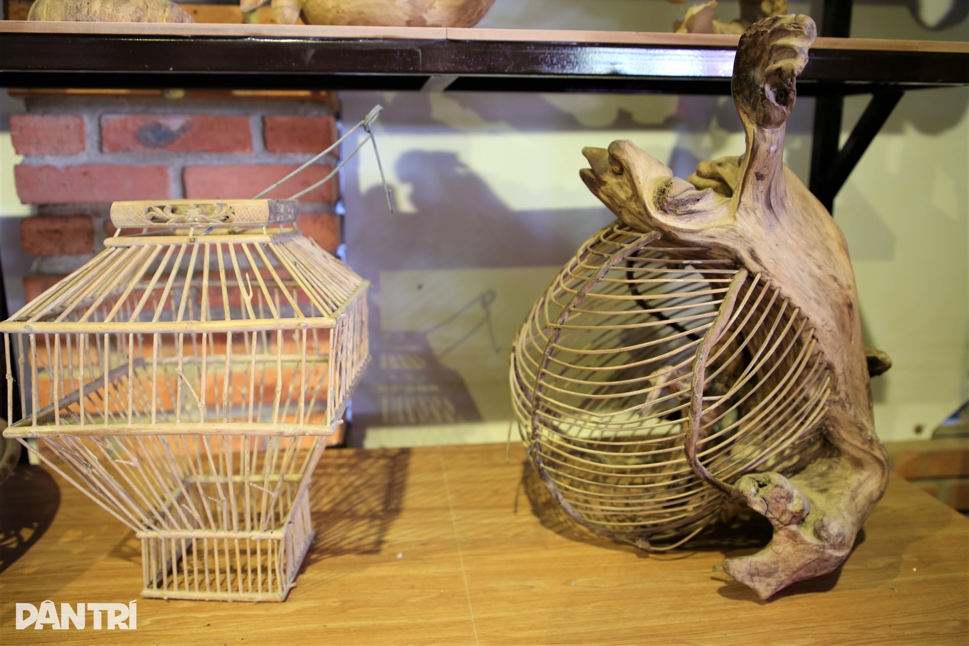 Quả bầu gỗ khắc hơn 1.000 con rồng được trả 3 tỷ đồng chủ vẫn không bán - 11 Quả bầu gỗ khắc hơn 1.000 con rồng được trả 3 tỷ đồng chủ vẫn không bán - 11