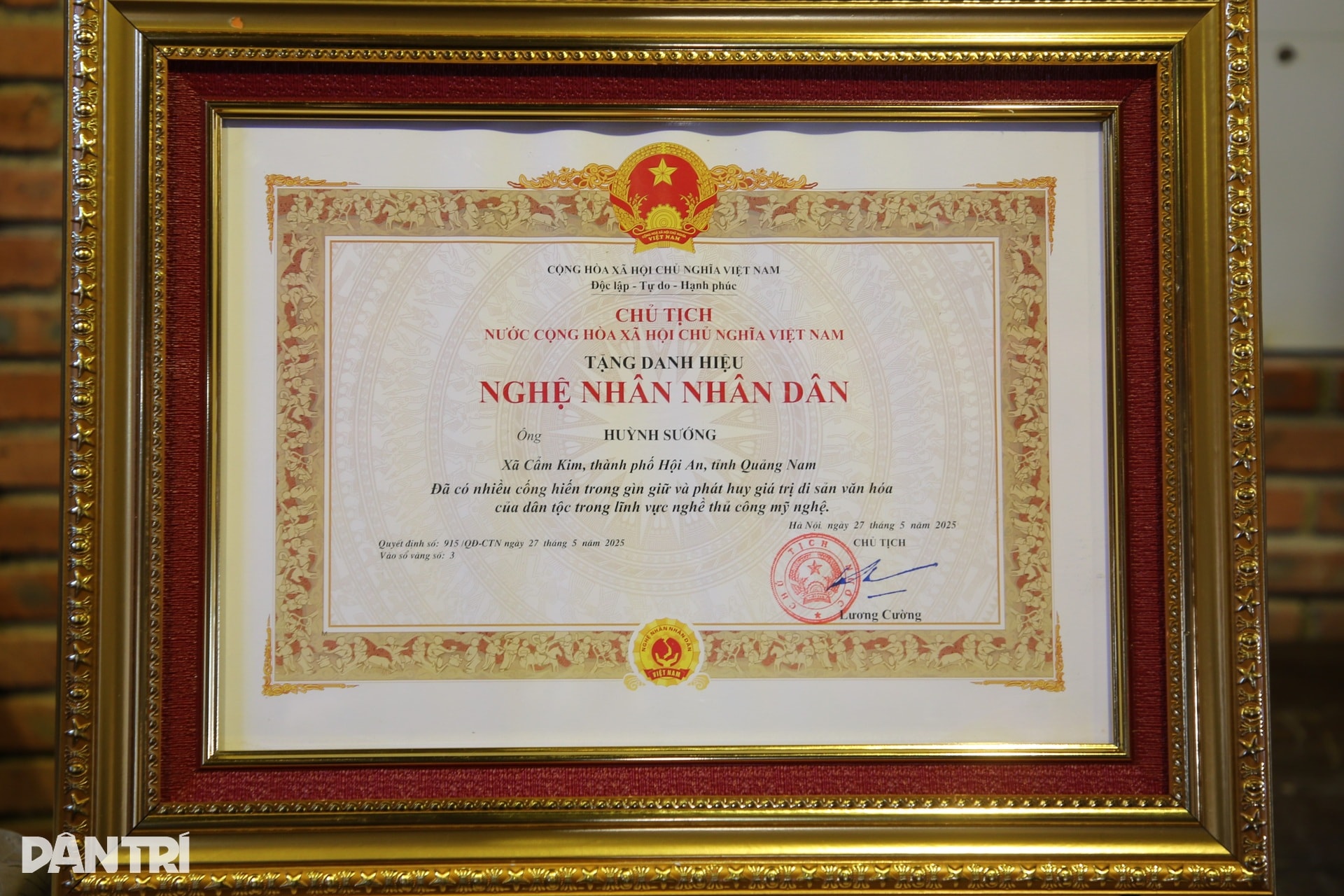 Quả bầu gỗ khắc hơn 1.000 con rồng được trả 3 tỷ đồng chủ vẫn không bán - 12 Quả bầu gỗ khắc hơn 1.000 con rồng được trả 3 tỷ đồng chủ vẫn không bán - 12