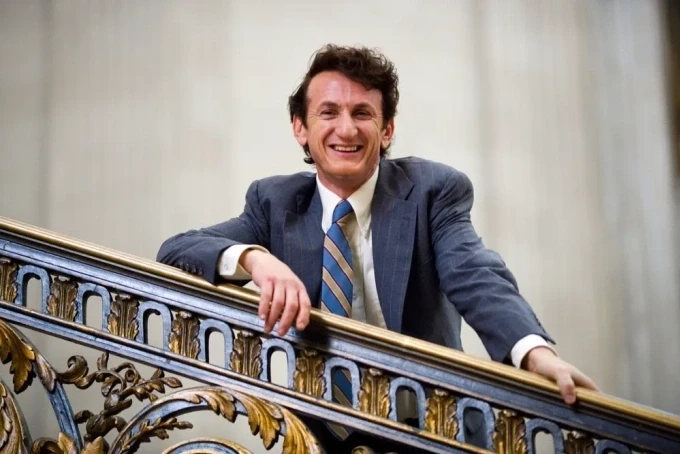 Tài tử trong phim Milk. Ảnh: Focus Features