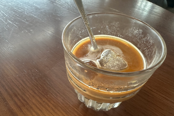 Không nên lạm dụng, uống cà phê thay nước lọc mỗi ngày. Ảnh: Thùy Linh