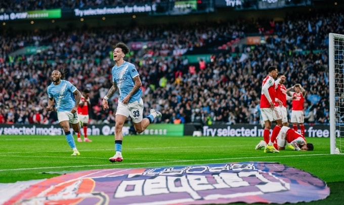 OReilly mừng bàn mở tỷ số. Ảnh: Man City