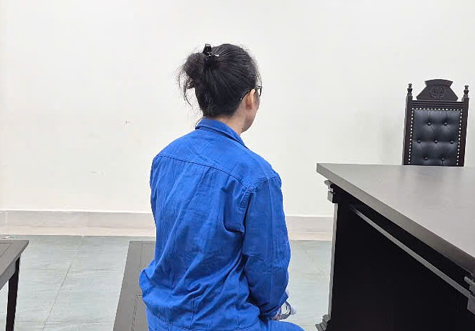 Cựu kế toán Nguyễn Thị Nhung tại tòa, Ảnh: Danh Lam