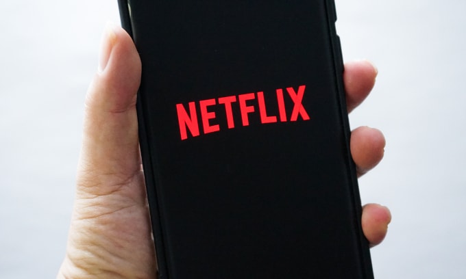 Logo Netflix hiển thị trên một mẫu smartphone chạy Android. Ảnh: Bảo Lâm