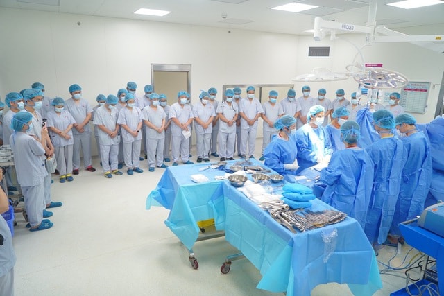 Giọt nước mắt tiễn biệt chàng trai trẻ và 6 "mầm sống" được hồi sinh - Ảnh 1.