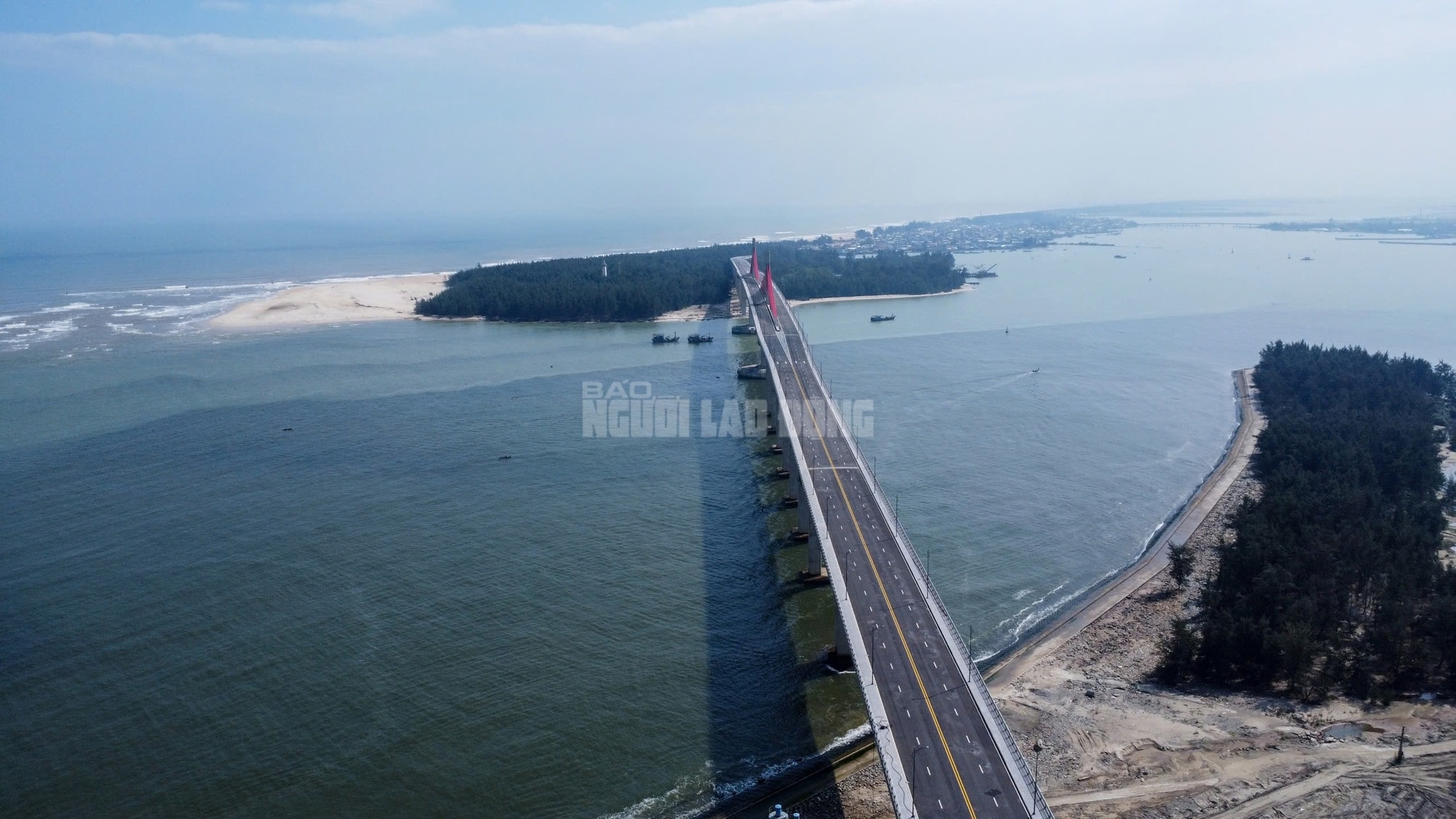 Tiết lộ kế hoạch thông xe cầu vượt cửa biển lớn nhất miền Trung - Ảnh 2.