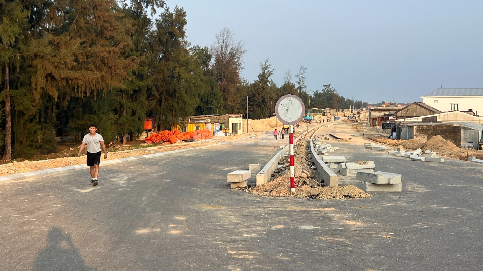 Tiết lộ kế hoạch thông xe cầu vượt cửa biển lớn nhất miền Trung - Ảnh 3.