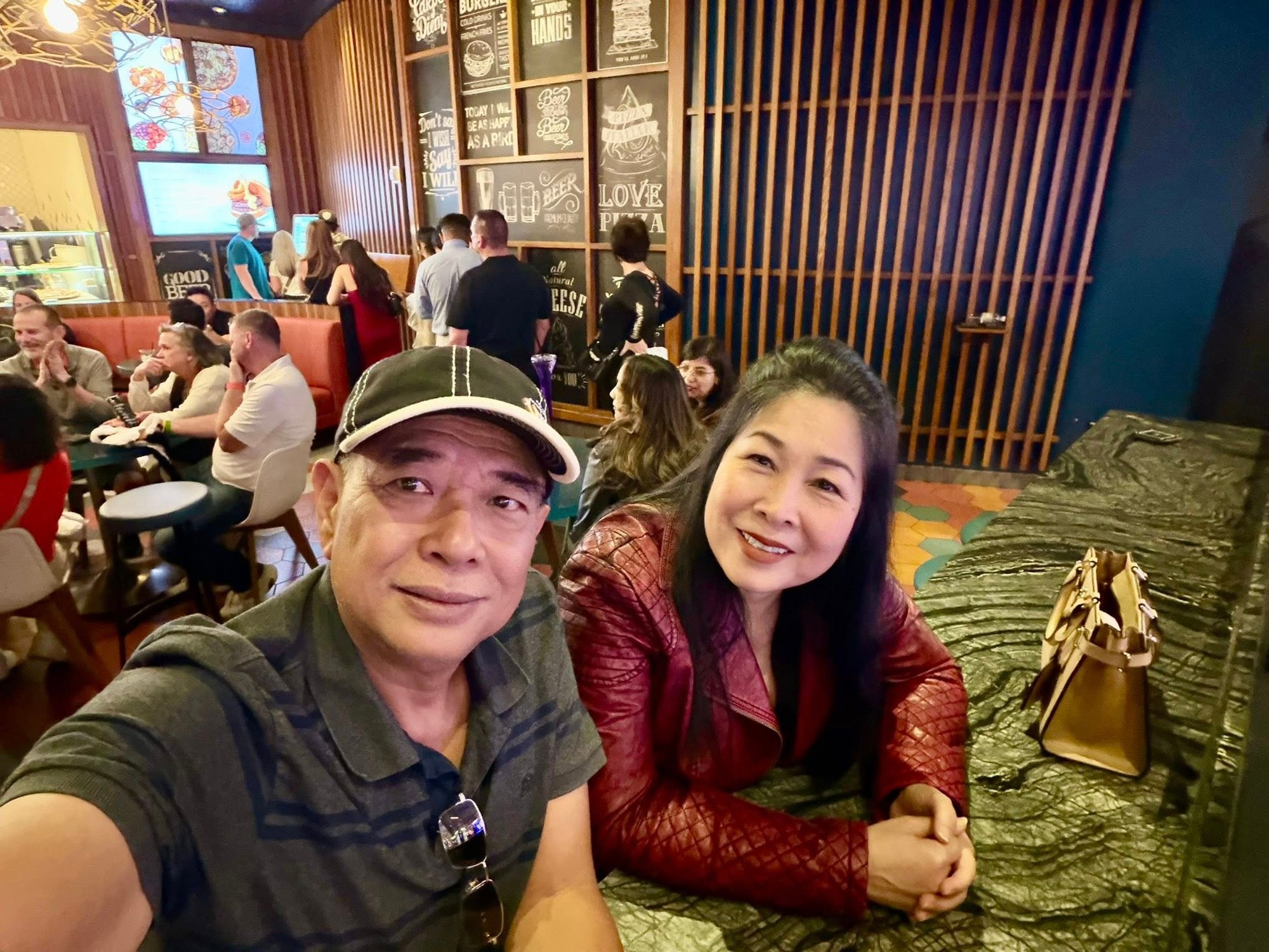 NSND Hồng Vân - tài tử Lê Tuấn Anh có hôn nhân đẹp ở tuổi trung niên- Ảnh 2.