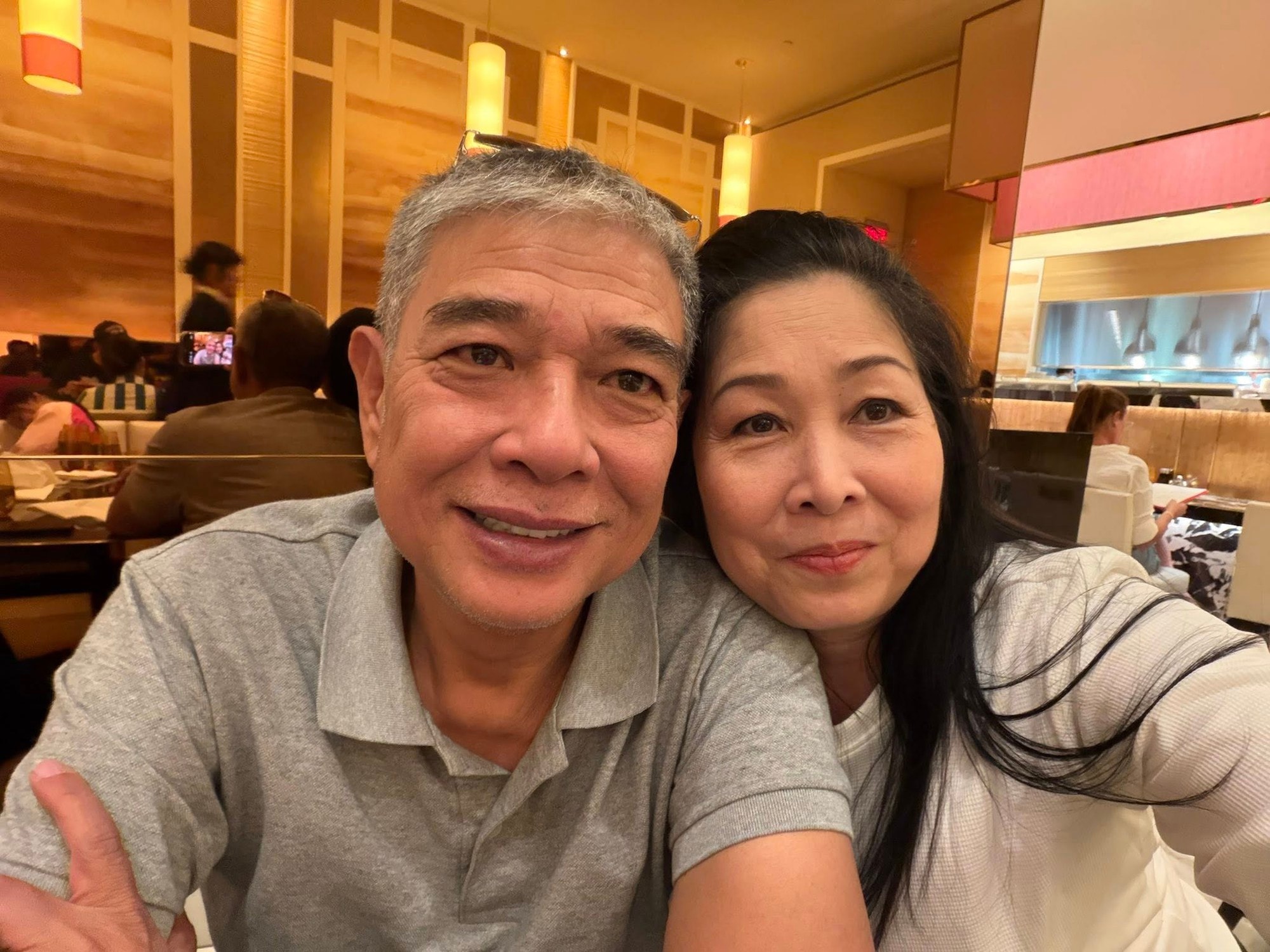 NSND Hồng Vân - tài tử Lê Tuấn Anh có hôn nhân đẹp ở tuổi trung niên- Ảnh 1.