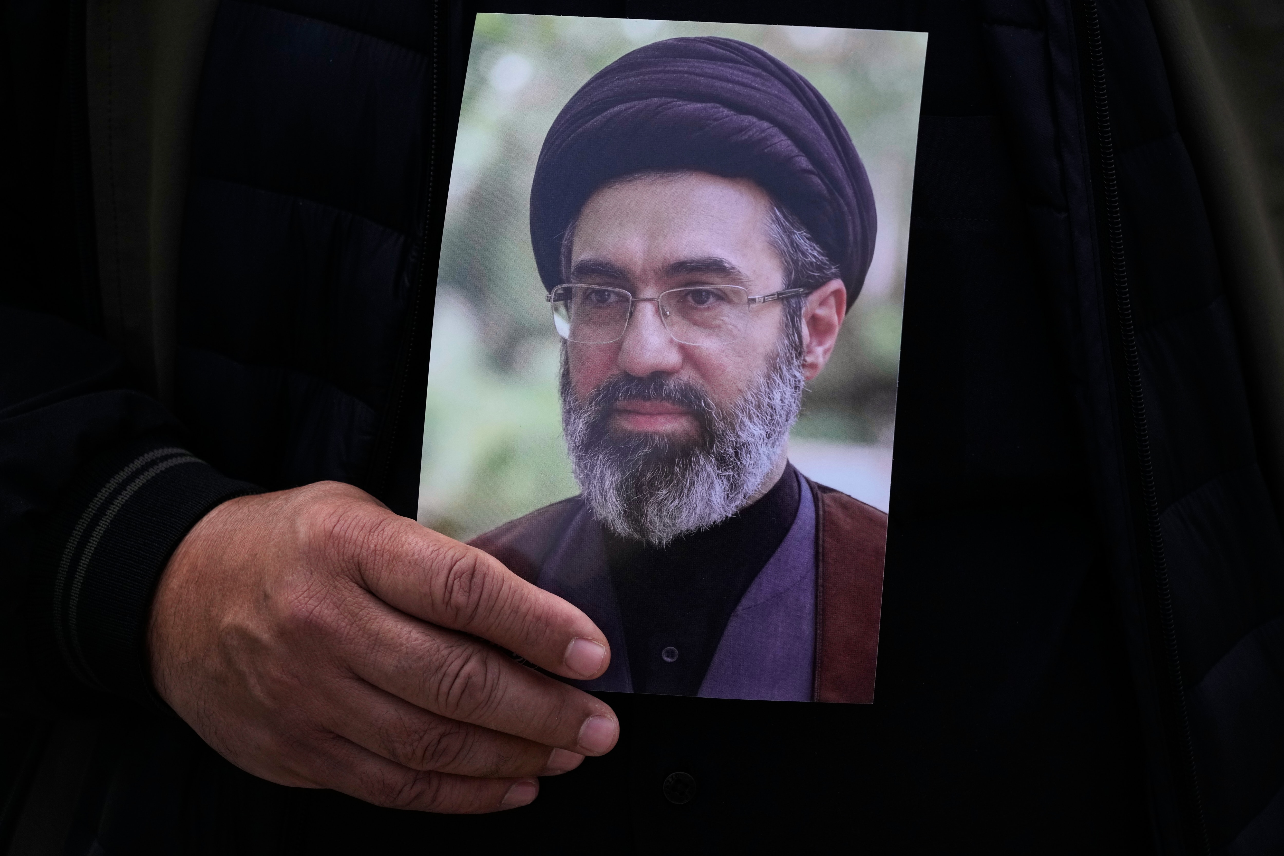 Ảnh tân Lãnh tụ tối cao Iran Ayatollah Mojitaba Khamenei. (Ảnh: AP)