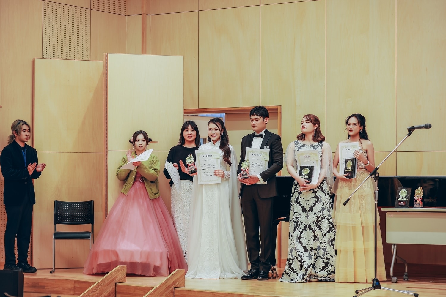 Nhiều thí sinh đoàn Việt Nam giành giải cao tại cuộc thi âm nhạc quốc tế.