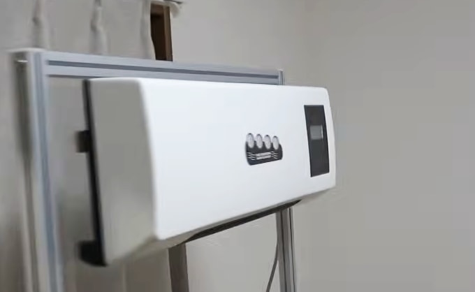 Thiết bị làm mát xuất xứ Trung Quốc có vẻ ngoài giống điều hòa, được quảng cáo không cần cục nóng và giảm 16 độ. Ảnh: NCAC